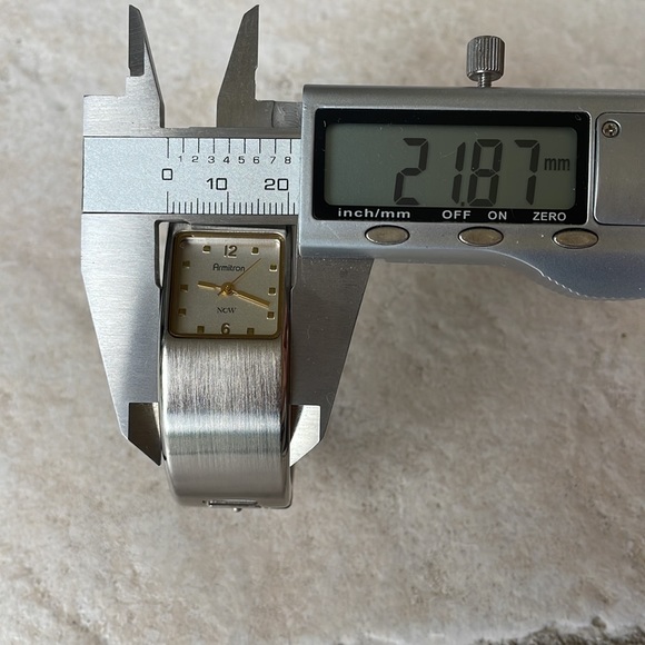 Armitron lady battery water resistant - Picture 8 of 8